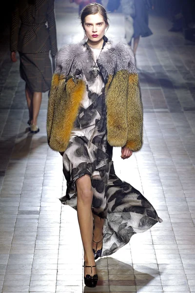 Look 32